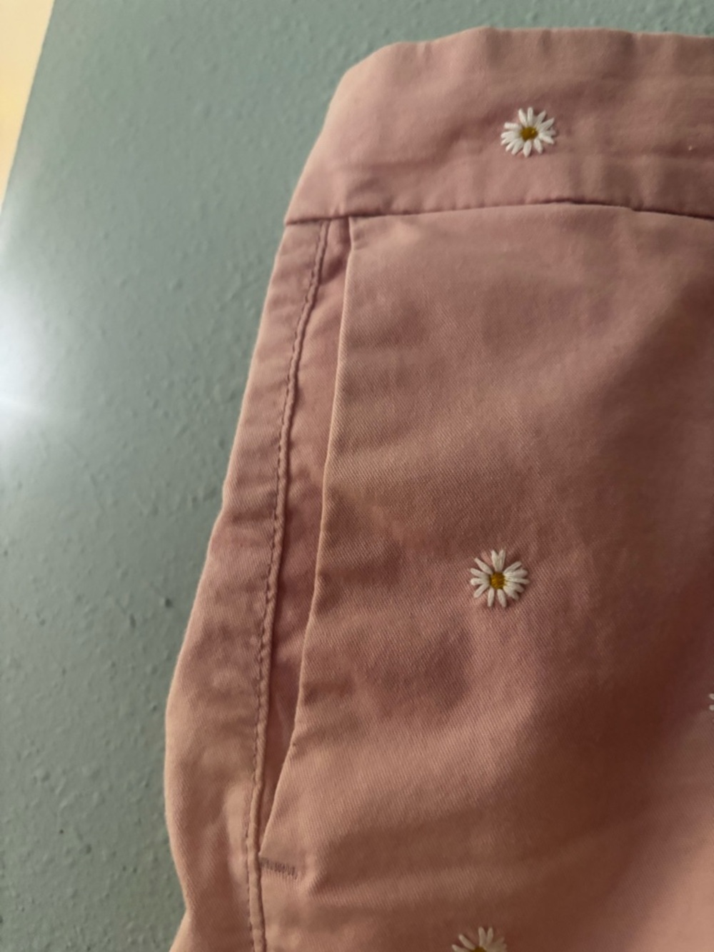 Old Navy Pink Embroidered Daisy Everyday Shorts Sz 16 EUC Cotton w/ 2 % Spandex